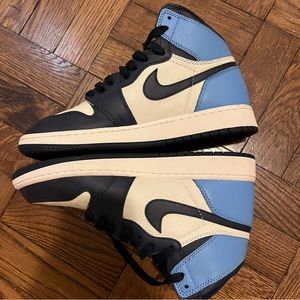 WORN ONCE Nike Jordan 1 obsidian